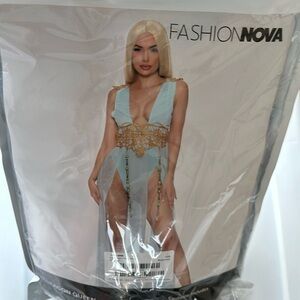 Blue queen Halloween costume